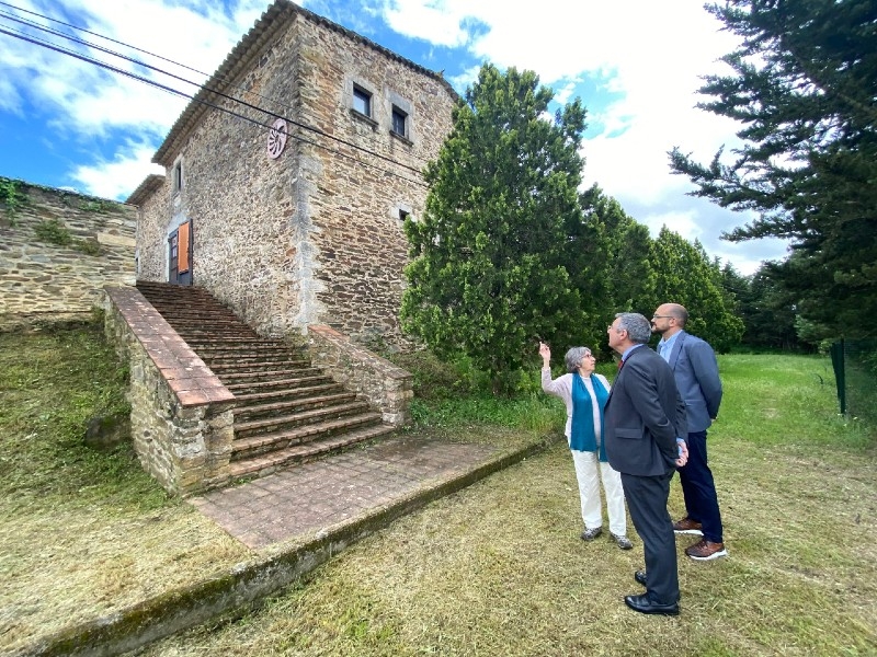 Foto 2: Visita a la nova seu de la Fundació Eugènia Balcells, situada en una finca de Castellar de la Selva (Quart)
