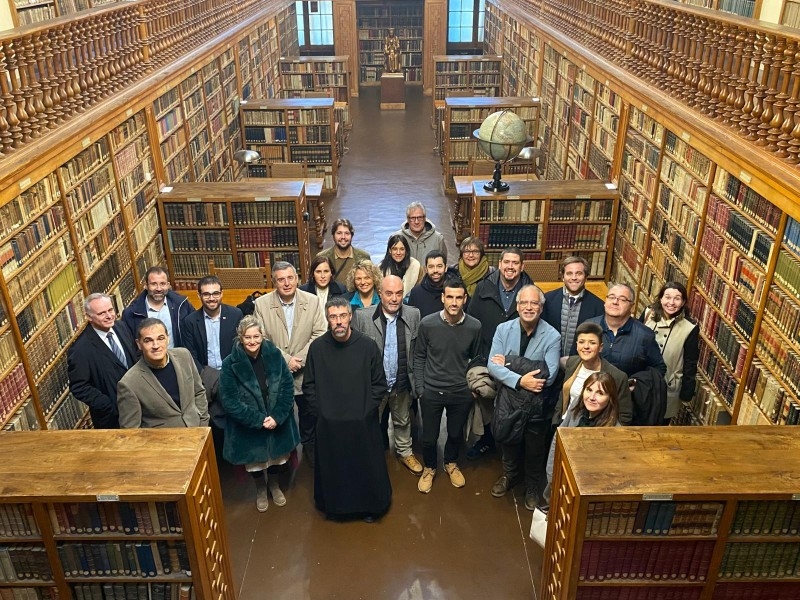 Foto : Els membres del Ple de la Diputació de Girona visiten Montserrat amb motiu del mil·lenari de la fundació del monestir