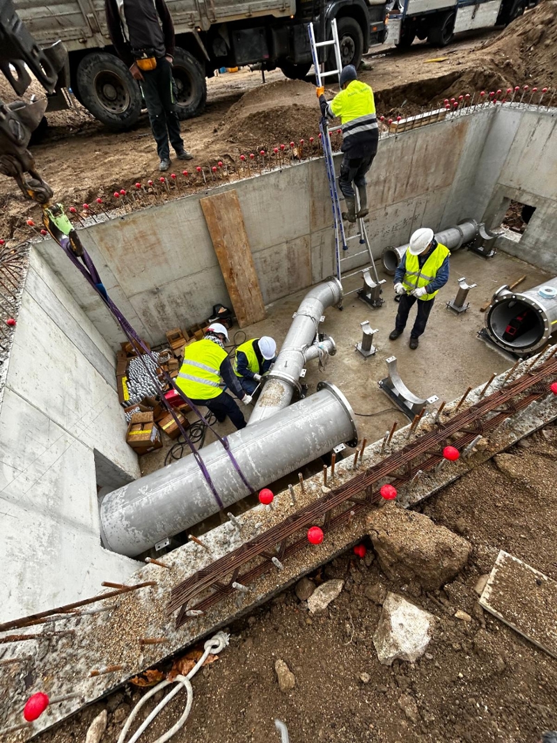 Foto 2: Substitució d'un tram de la canonada d'impulsió de l'estació de bombament del Pedró, en el marc de la reforma del pas
