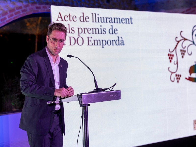Foto 2: La DO Empordà distingeix Joaquim Tremoleda i Glops d'Història per difondre i promoure la història vinícola de l'Empor