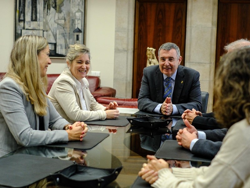 Foto 2: Visita institucional del secretari de Salut Pública de la Generalitat, Esteve Fernández, a la Diputació de Girona