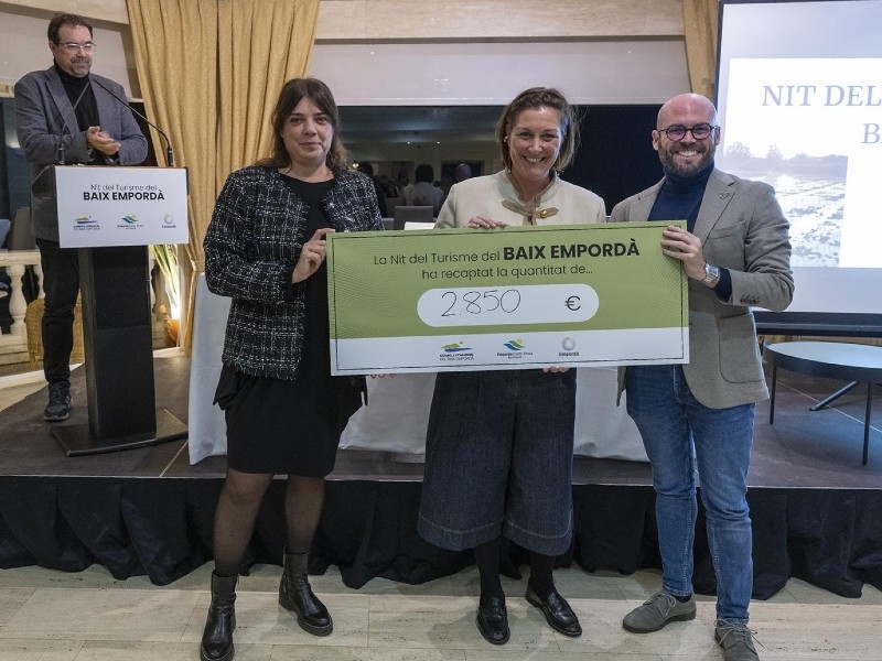Foto 2: El Baix Empordà celebra la primera Nit del Turisme, amb una recaptació solidària de 2.850 euros
