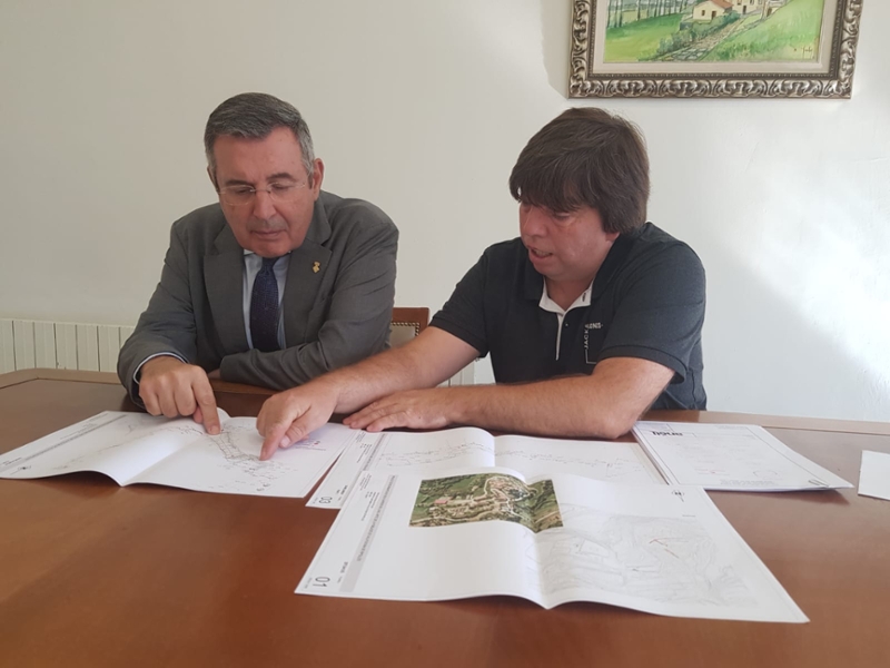 Foto : Miquel Noguer visita l'ampliació de l'escola de Vallfogona de Ripollès i coneix els projectes futurs del municipi