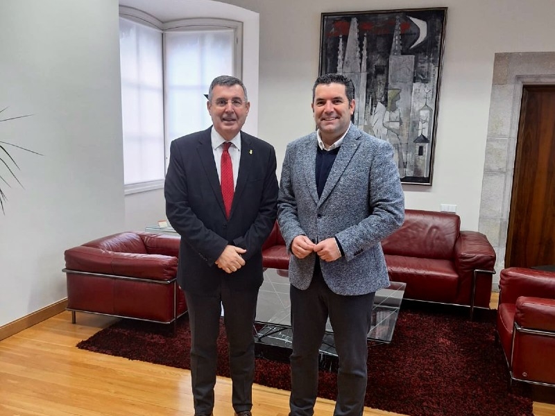 Foto : El president, Miquel Noguer, es reuneix amb el secretari de Governs Locals, Xavier Amor, a la Diputació