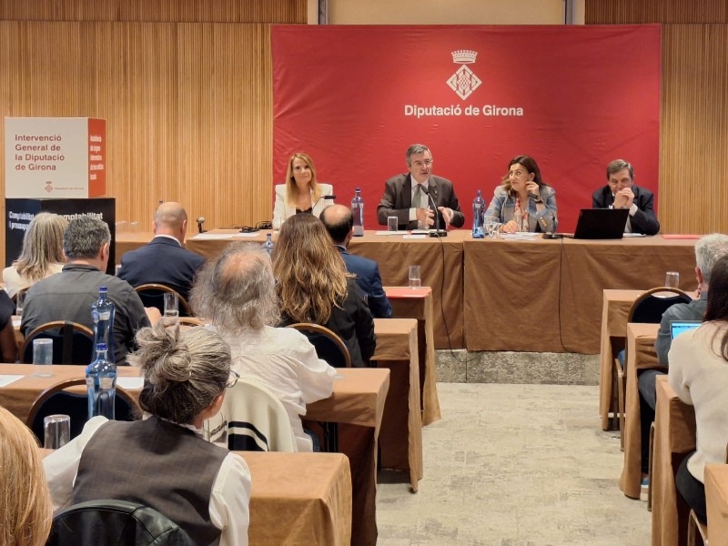 Foto 3 : Cent cinquanta professionals de l'Administració local, en la quarta jornada sobre novetats pressupostàries de la Dipu