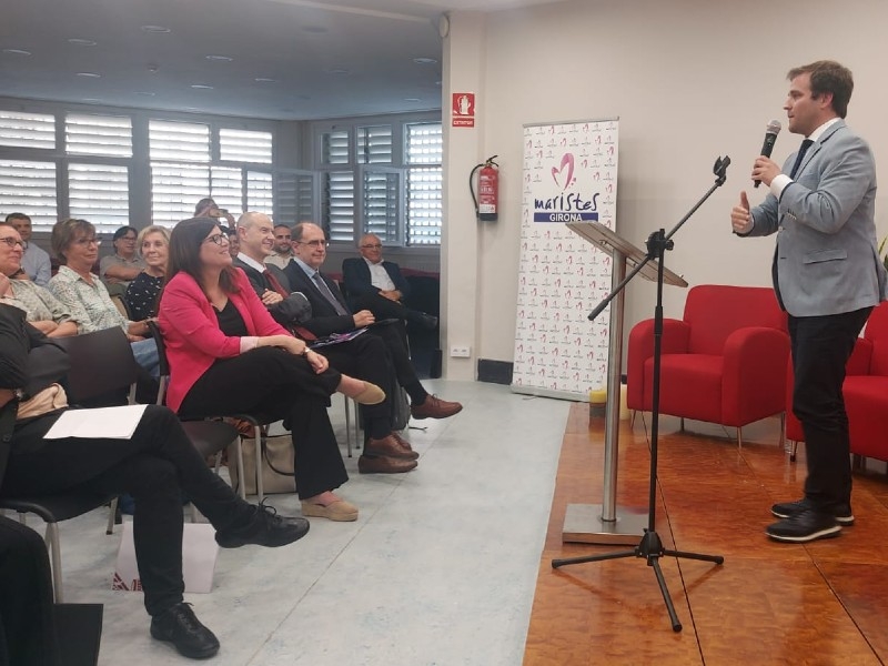 Foto : Inici de la celebració del 50è aniversari de la inauguració de l'actual edifici dels Maristes de Girona
