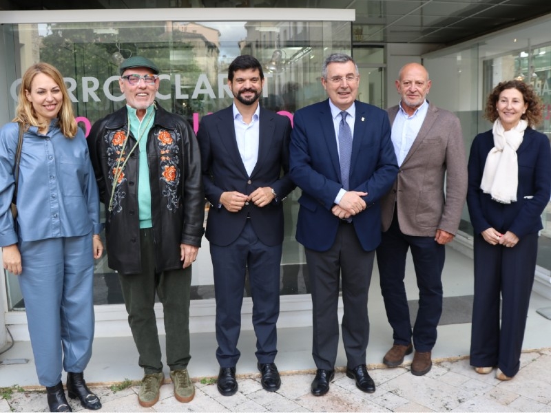 Foto : El president, Miquel Noguer, assisteix a la presentació a Banyoles del llibre sobre la vida de David Moner
