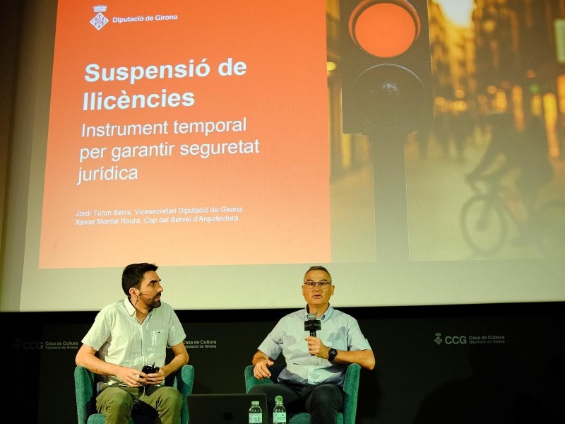 Foto 4: Experts analitzen les eines per ordenar l'activitat comercial i garantir centres urbans vius en els municipis gironin