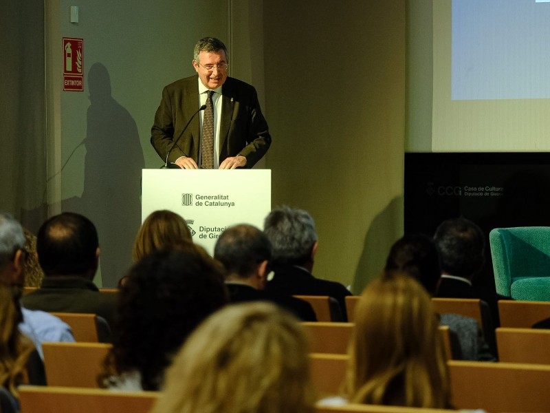 Foto 2: Experts analitzen les eines per ordenar l'activitat comercial i garantir centres urbans vius en els municipis gironin