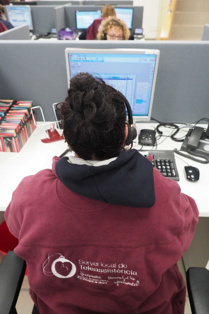 Foto 2: El Servei Local de Teleassistència de la Diputació reforça l'atenció preventiva davant les onades de calor i els ince
