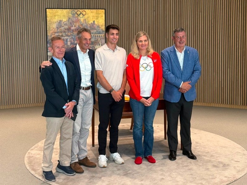 Foto : Miquel Noguer, rebut per la presidenta del Comitè Olímpic Internacional, Kirsty Coventry, a Lausana
