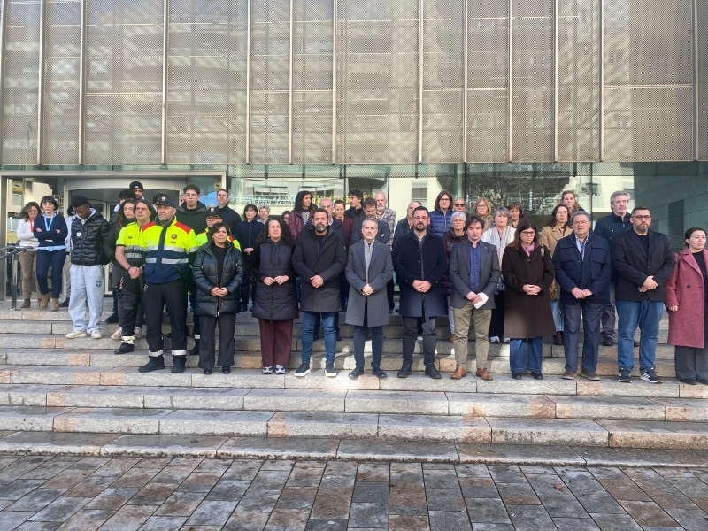 Foto : La Diputació de Girona s'uneix al dol per les víctimes mortals de Palau-sator i Gelida
