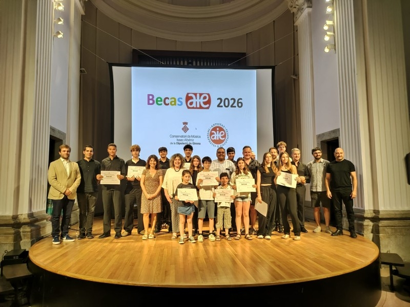 Foto : El Conservatori Isaac Albéniz de la Diputació de Girona rep noves beques de l'AIE per a l'alumnat de música tradicion