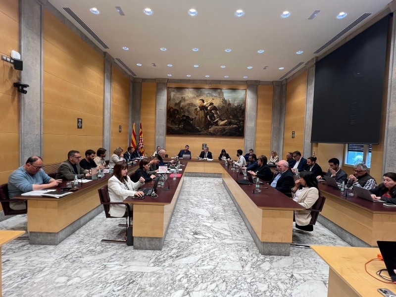 Foto : El Ple de la Diputació de Girona aprova una moció de suport a les reivindicacions de la comunitat educativa&nbsp;