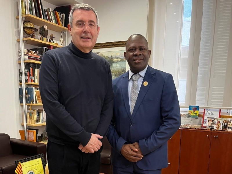 Foto : Trobada institucional del president, Miquel Noguer, amb l'alcalde de Diannah Malary (Senegal)
