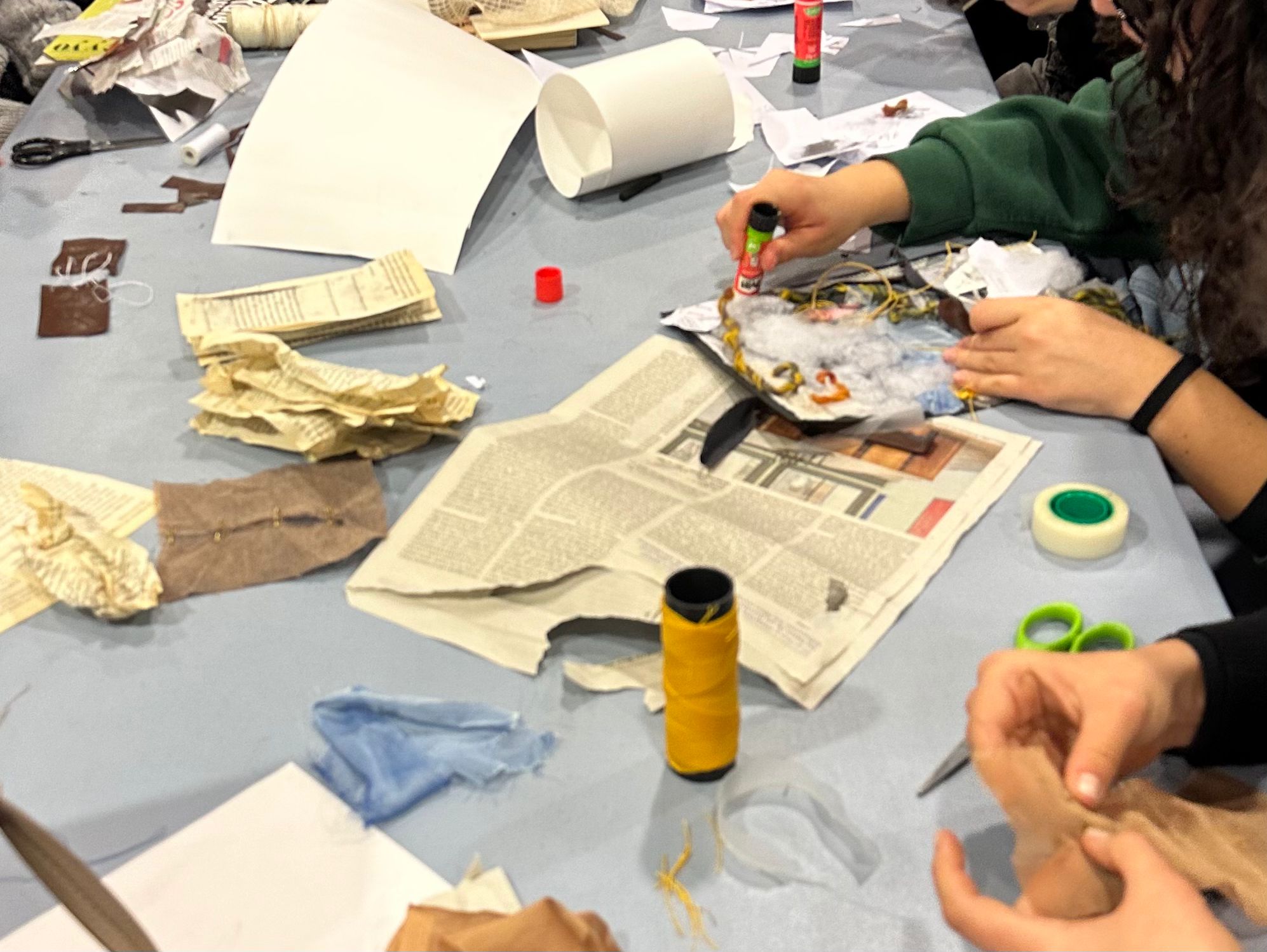  Taller de l'artista Laura Bergillos a la Biblioteca Municipal de Lloret de Mar